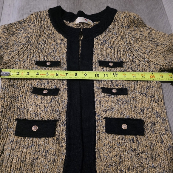 Elegant Black and Tan Women's Cardigan - Picture 10 of 11